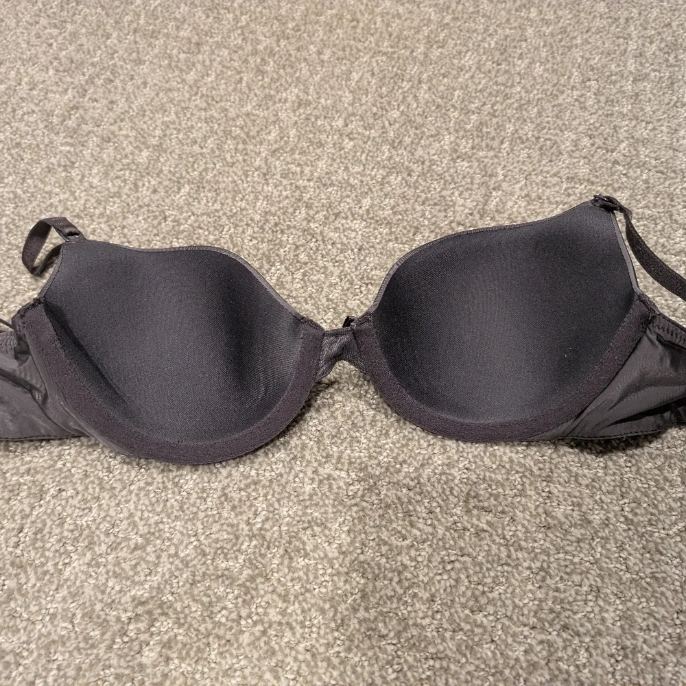 3 Victoria Secret Bras 32C - Picture 4 of 7